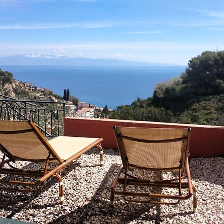 Villa Vittorio - Splendid Panoramic Sea View Terrace タオルミーナ エクステリア 写真