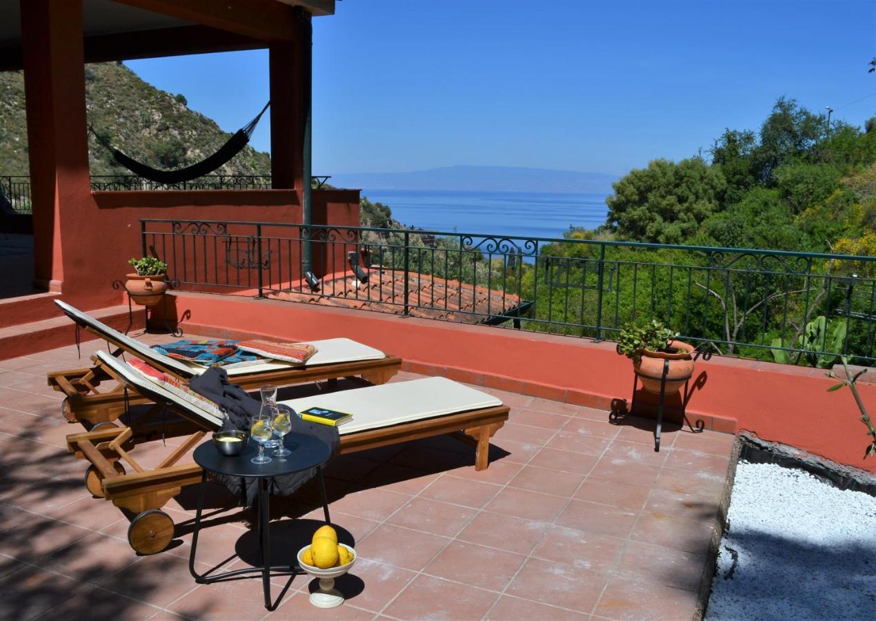 Villa Vittorio - Splendid Panoramic Sea View Terrace タオルミーナ エクステリア 写真